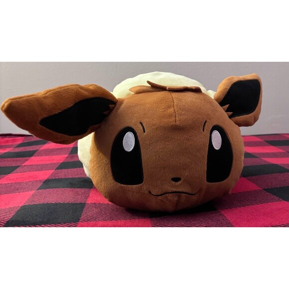 2018 Eevee Pokemon Laying Banpresto Kororin Friends Big Plush 13" Nintendo - Picture 1 of 8
